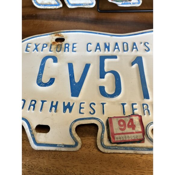 Vintage NORTHWEST TERRITORIES POLAR BEAR LICENSE PLATE Set # CV 512 - Picture 3 of 15